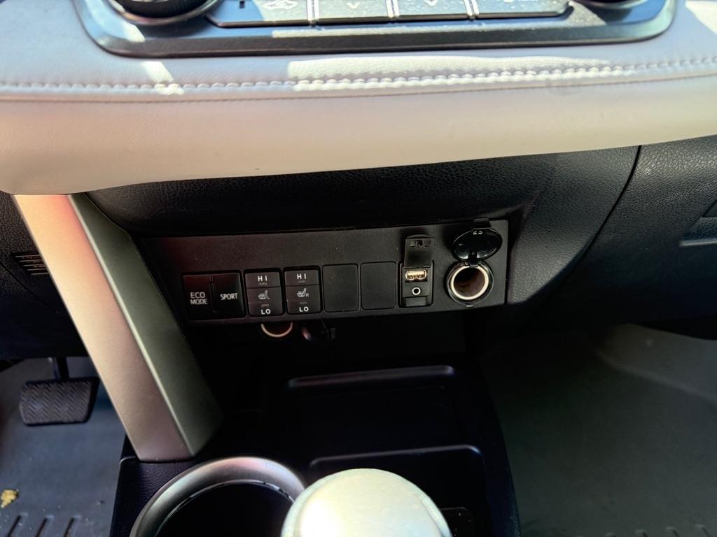 Toyota RAV4 Limited FWD 2015