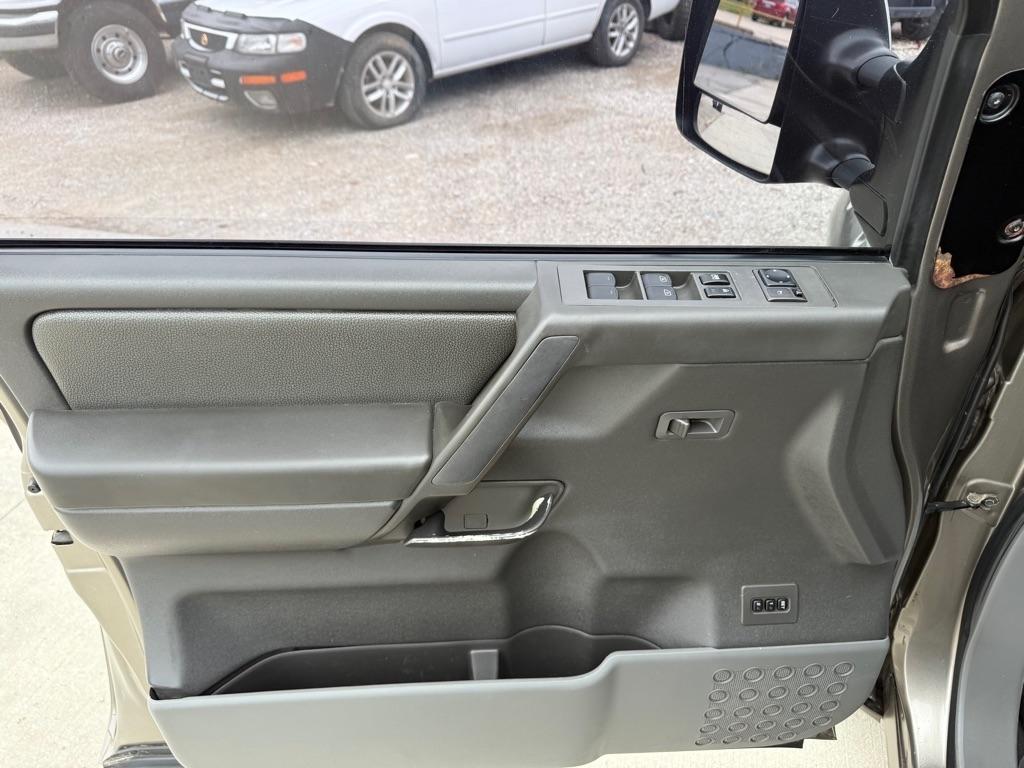 Nissan Titan XE Crew Cab 4WD 2007