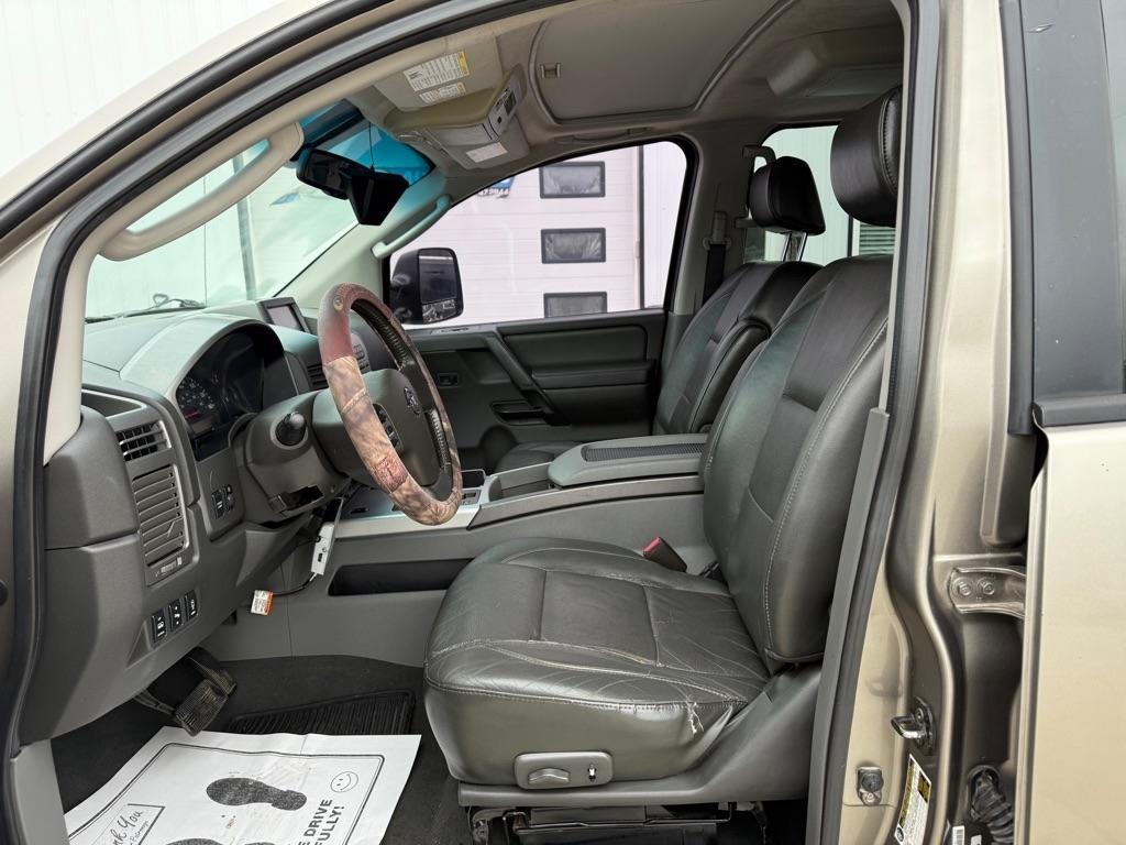Nissan Titan XE Crew Cab 4WD 2007