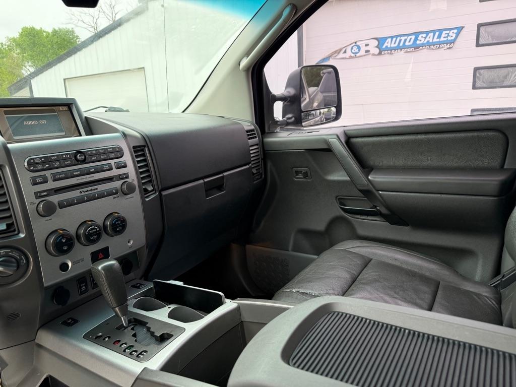 Nissan Titan XE Crew Cab 4WD 2007