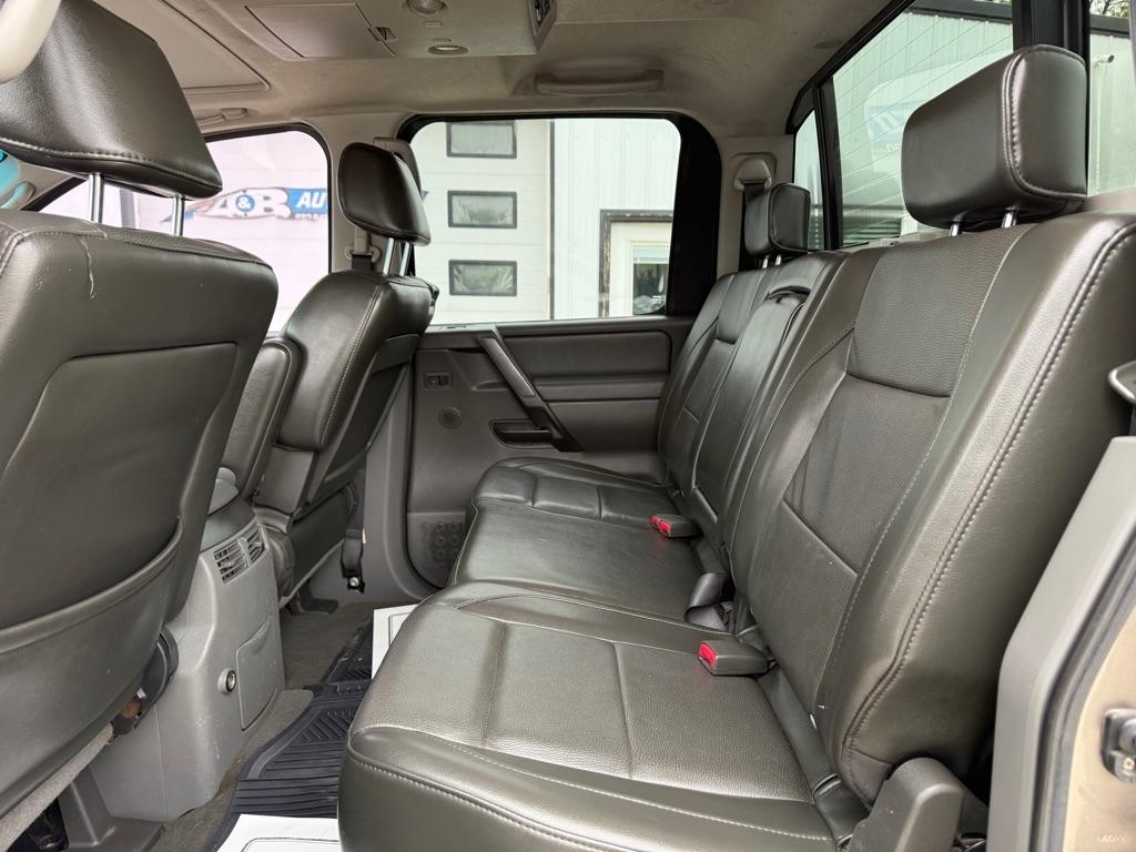 Nissan Titan XE Crew Cab 4WD 2007