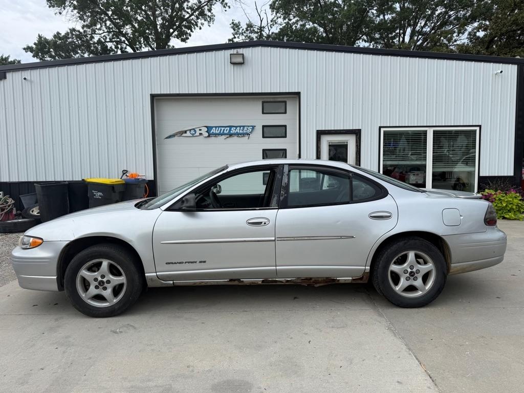 Pontiac Grand Prix SE sedan 2001