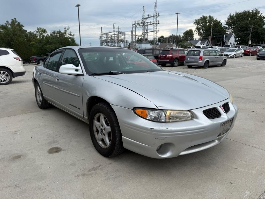 Pontiac Grand Prix SE sedan 2001