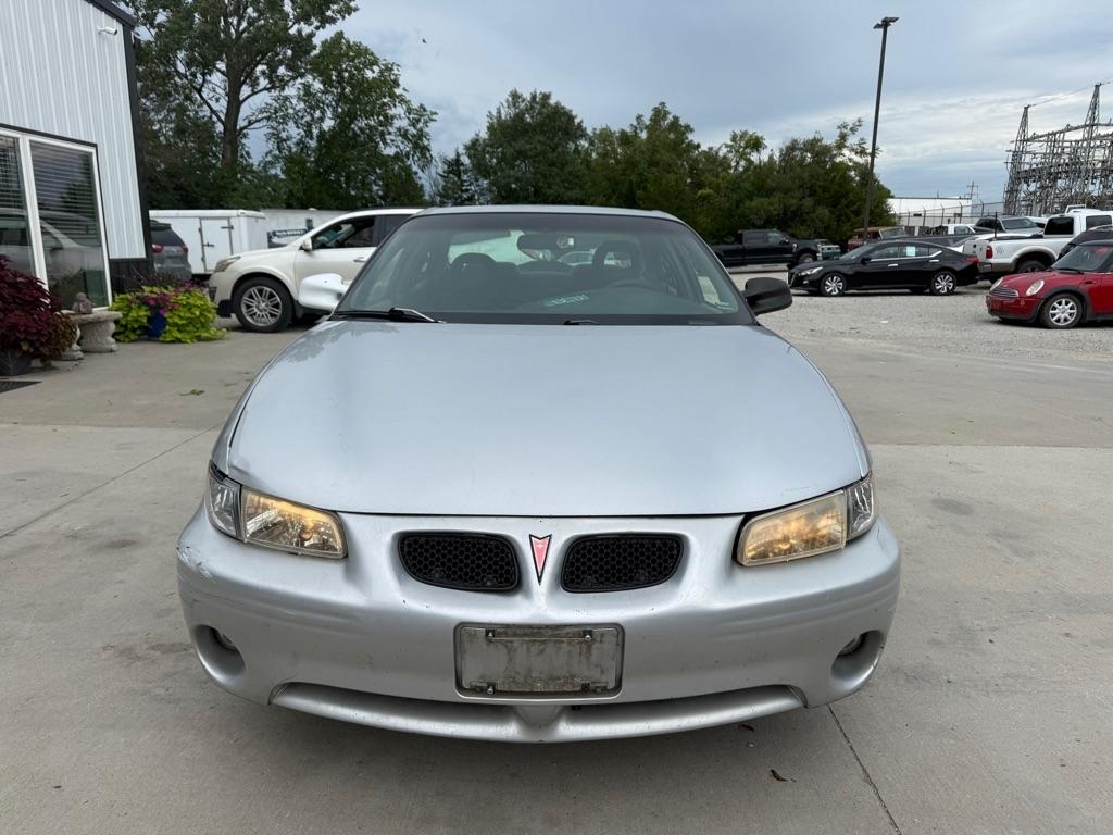 Pontiac Grand Prix SE sedan 2001