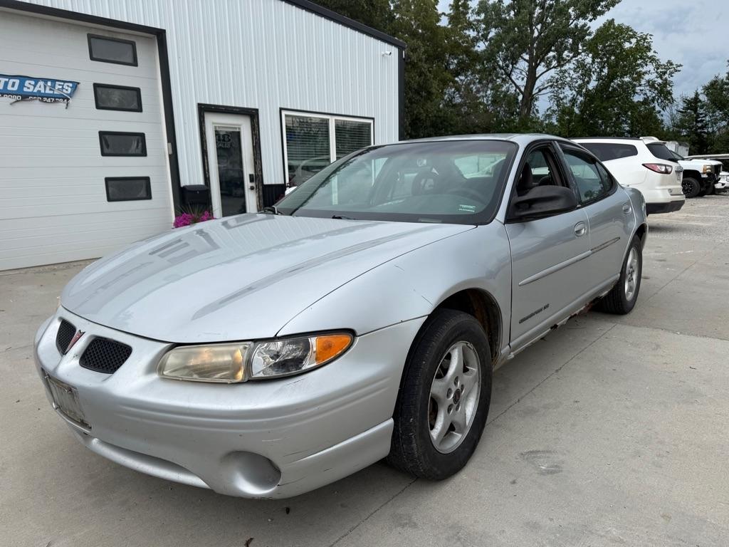 Pontiac Grand Prix SE sedan 2001