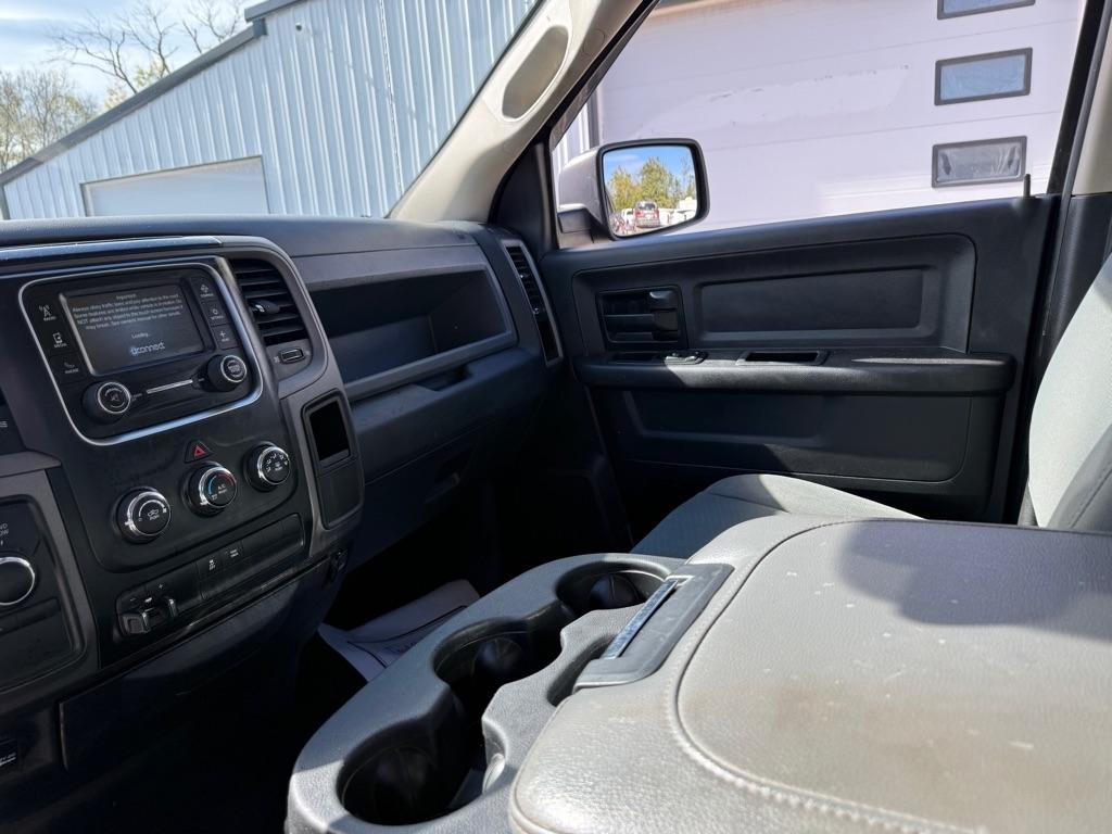 RAM 1500 Tradesman Crew Cab SWB 4WD 2017