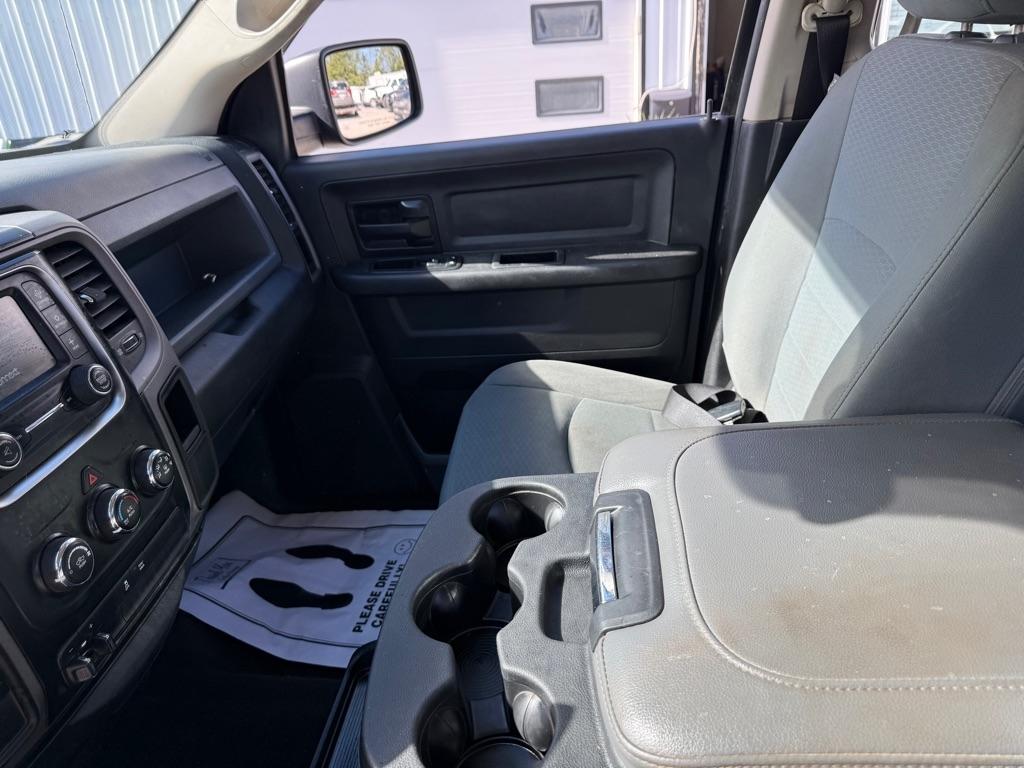 RAM 1500 Tradesman Crew Cab SWB 4WD 2017
