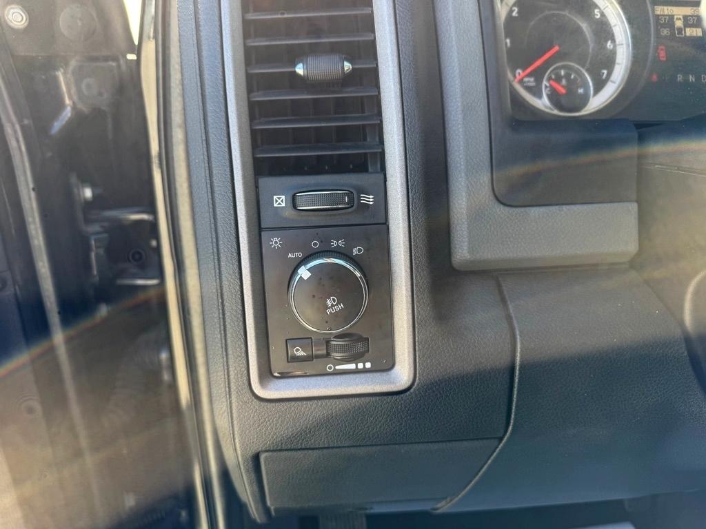 RAM 1500 Tradesman Crew Cab SWB 4WD 2017