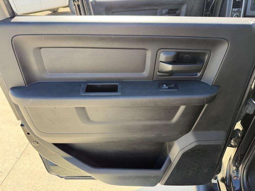 RAM 1500 Tradesman Crew Cab SWB 4WD 2017
