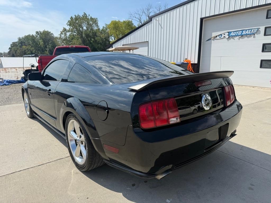 Ford Mustang GT Deluxe Coupe 2005
