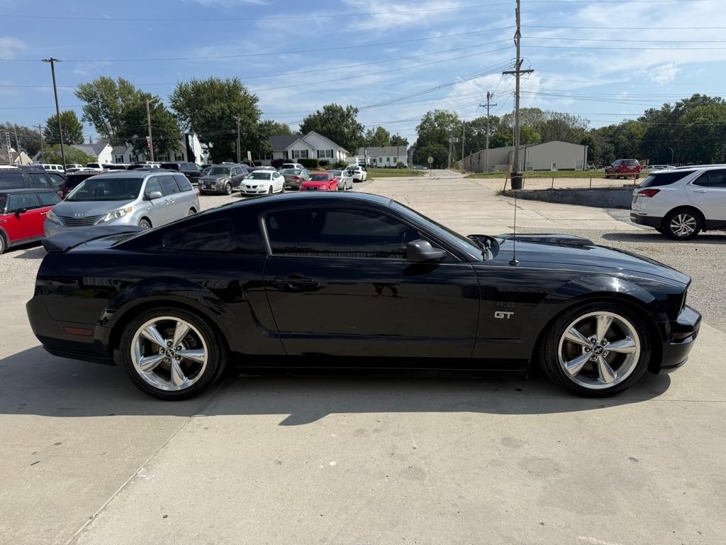 Ford Mustang GT Deluxe Coupe 2005