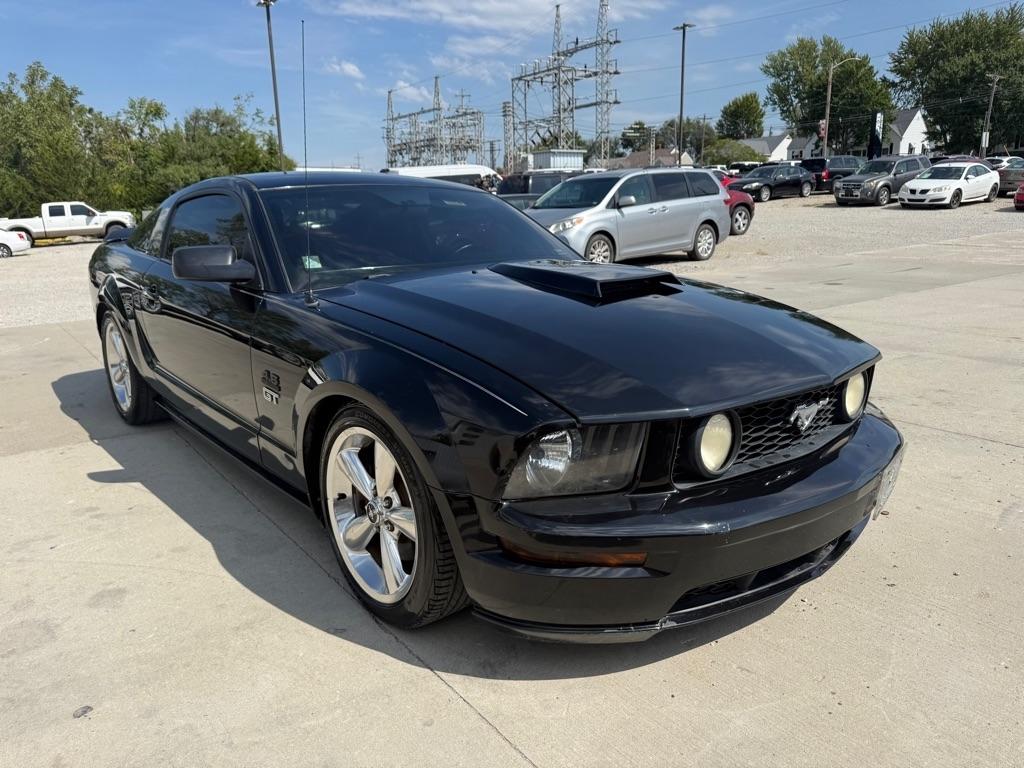 Ford Mustang GT Deluxe Coupe 2005