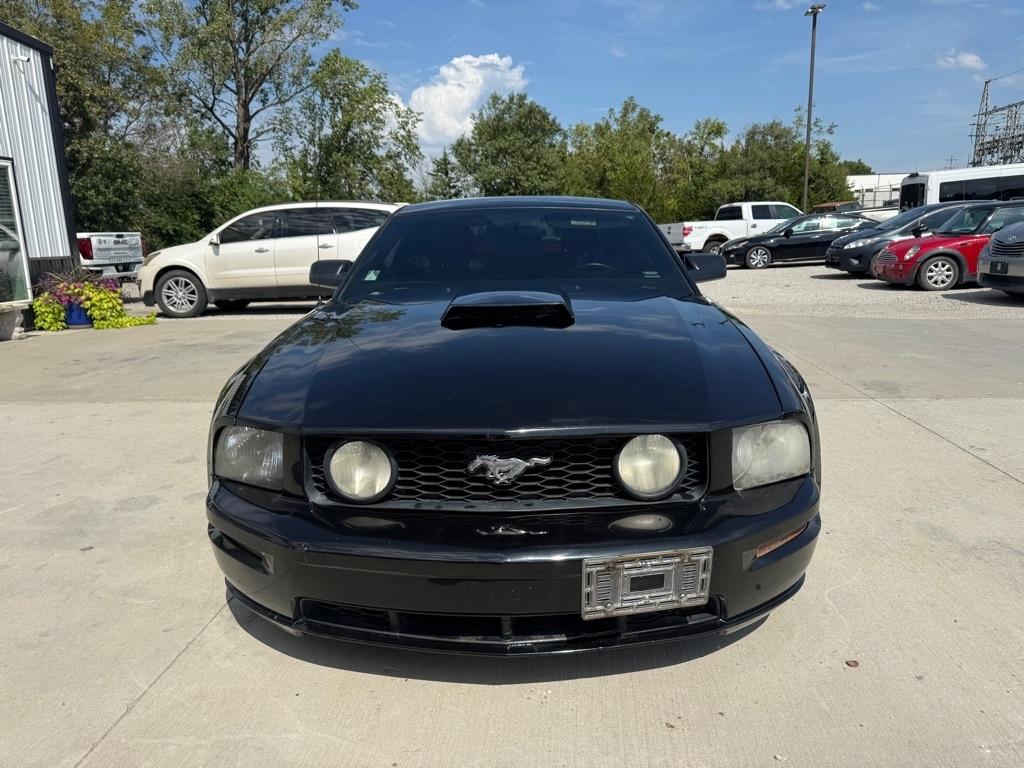 Ford Mustang GT Deluxe Coupe 2005