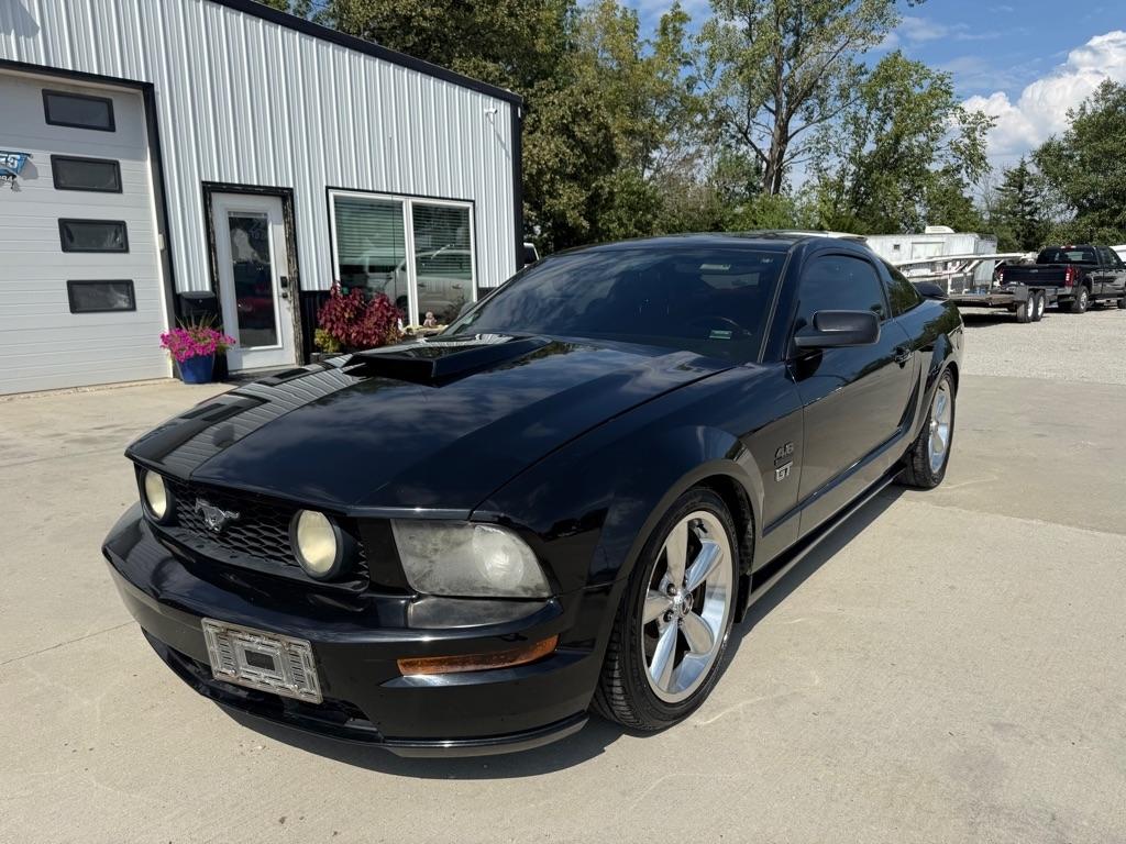 Ford Mustang GT Deluxe Coupe 2005