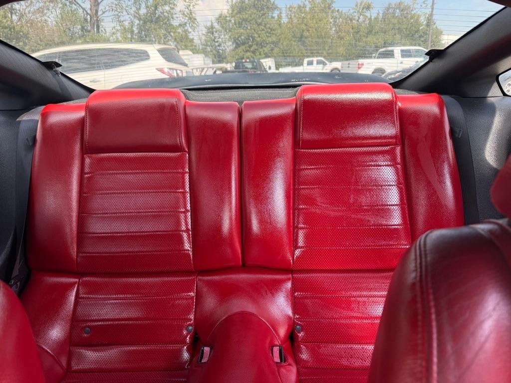 Ford Mustang GT Deluxe Coupe 2005