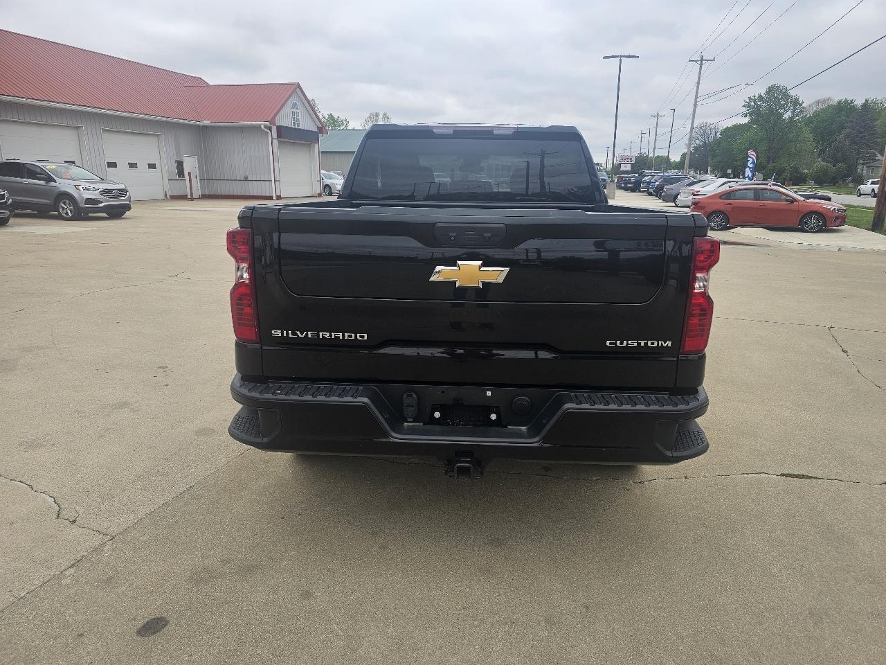 Chevrolet Silverado 1500 Custom Crew Cab 4WD 2023