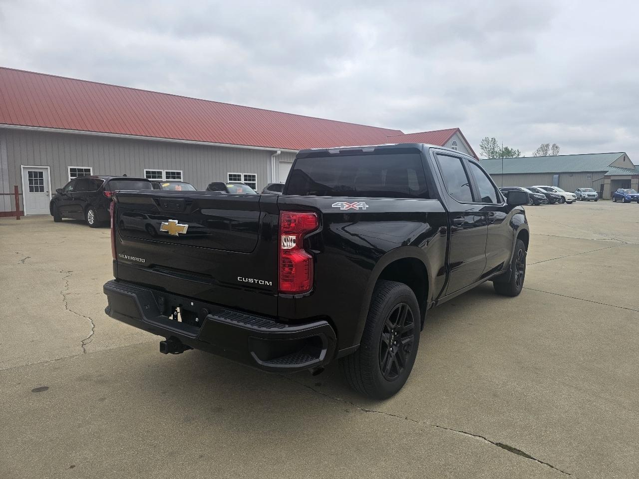 Chevrolet Silverado 1500 Custom Crew Cab 4WD 2023
