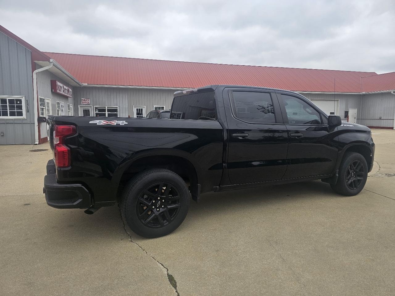 Chevrolet Silverado 1500 Custom Crew Cab 4WD 2023