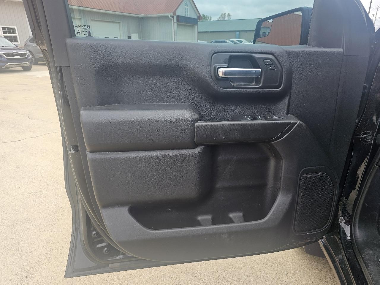 Chevrolet Silverado 1500 Custom Crew Cab 4WD 2023