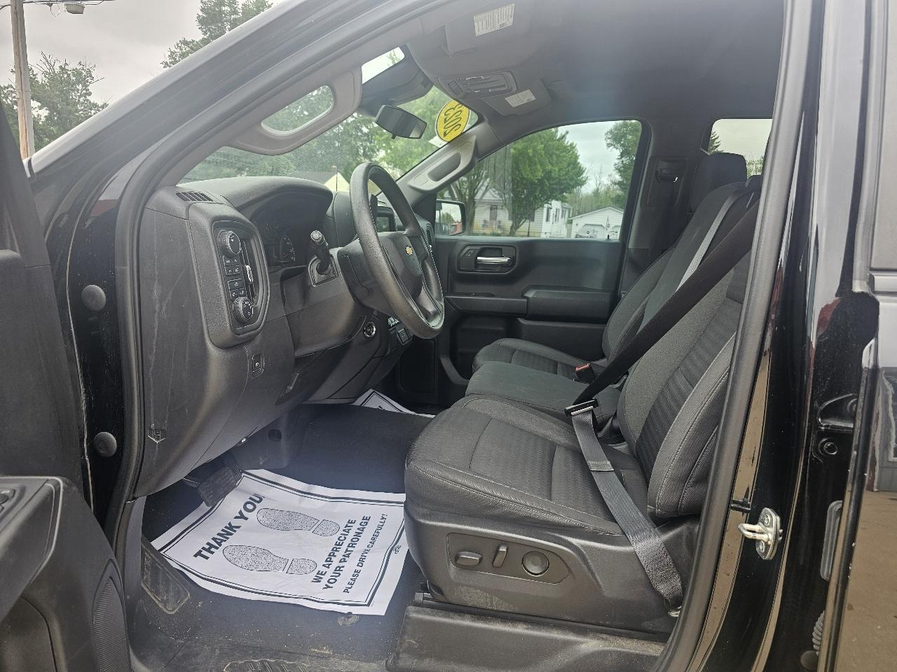 Chevrolet Silverado 1500 Custom Crew Cab 4WD 2023