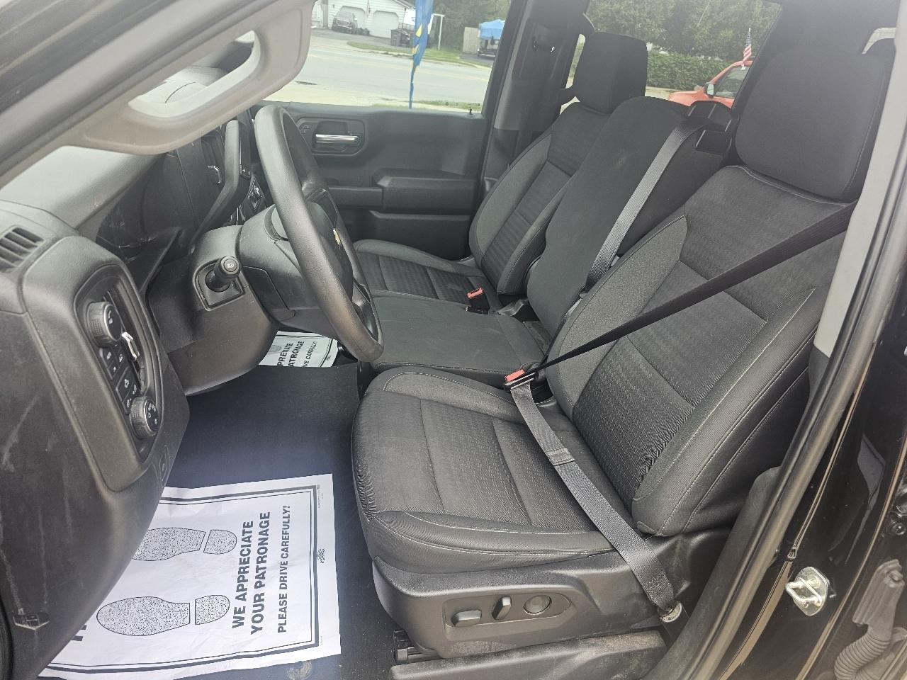Chevrolet Silverado 1500 Custom Crew Cab 4WD 2023