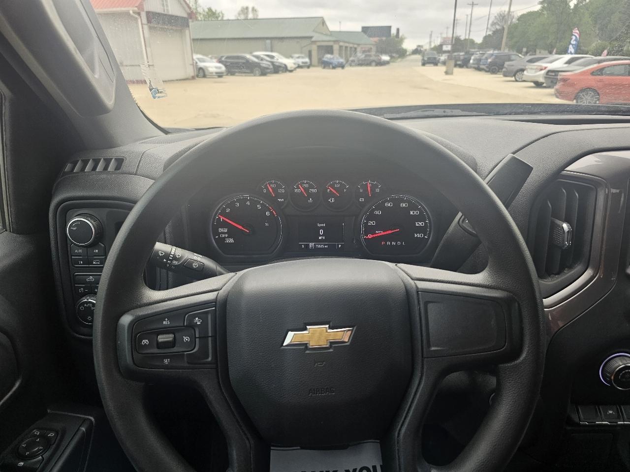 Chevrolet Silverado 1500 Custom Crew Cab 4WD 2023