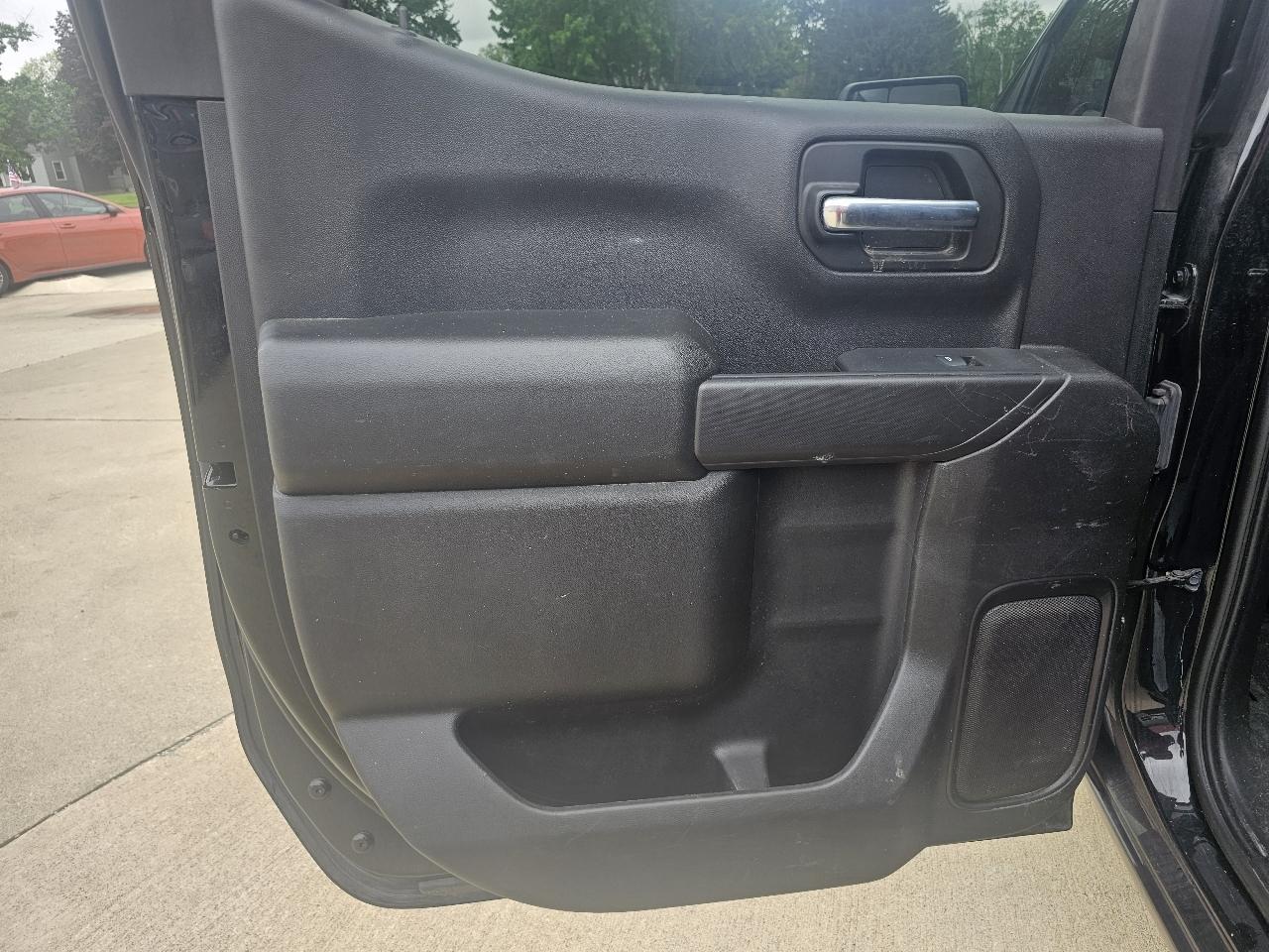 Chevrolet Silverado 1500 Custom Crew Cab 4WD 2023