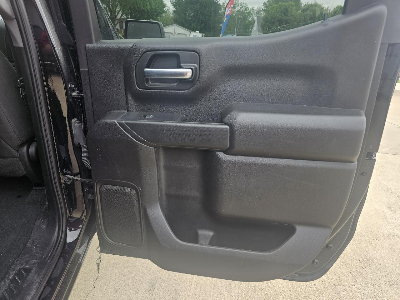 Chevrolet Silverado 1500 Custom Crew Cab 4WD 2023