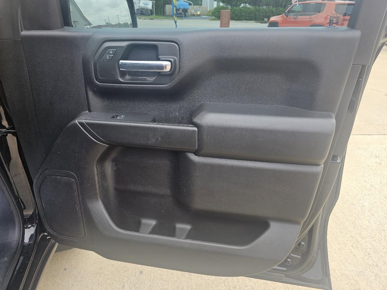 Chevrolet Silverado 1500 Custom Crew Cab 4WD 2023