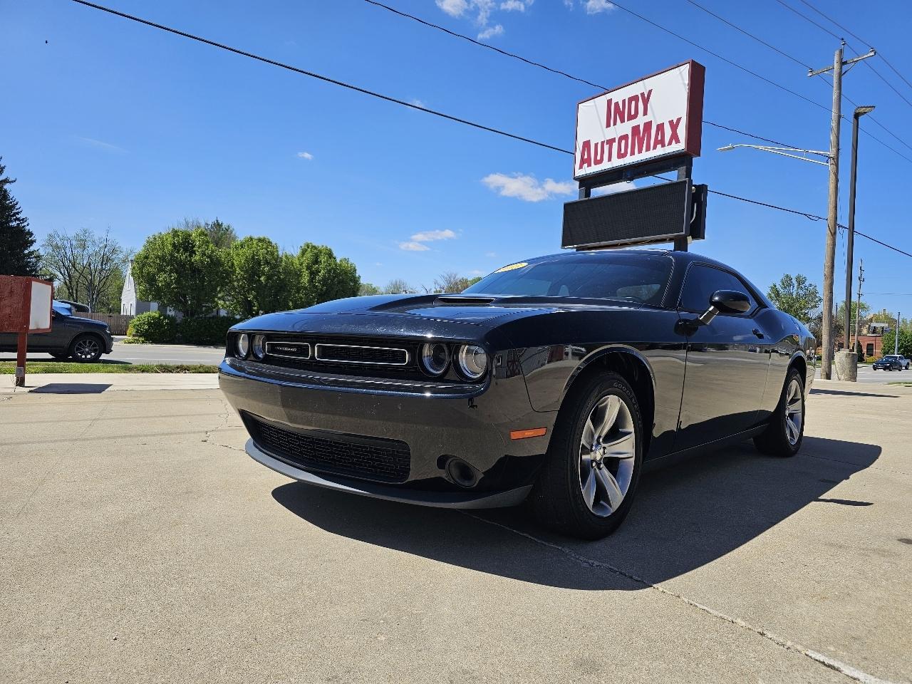 2015 Dodge Challenger SXT's photo