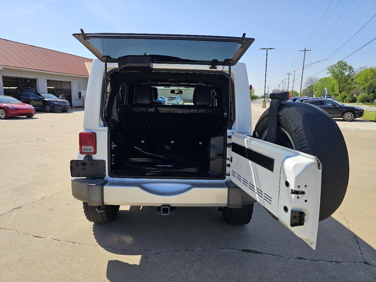 Jeep Wrangler Unlimited Sahara 4WD 2013