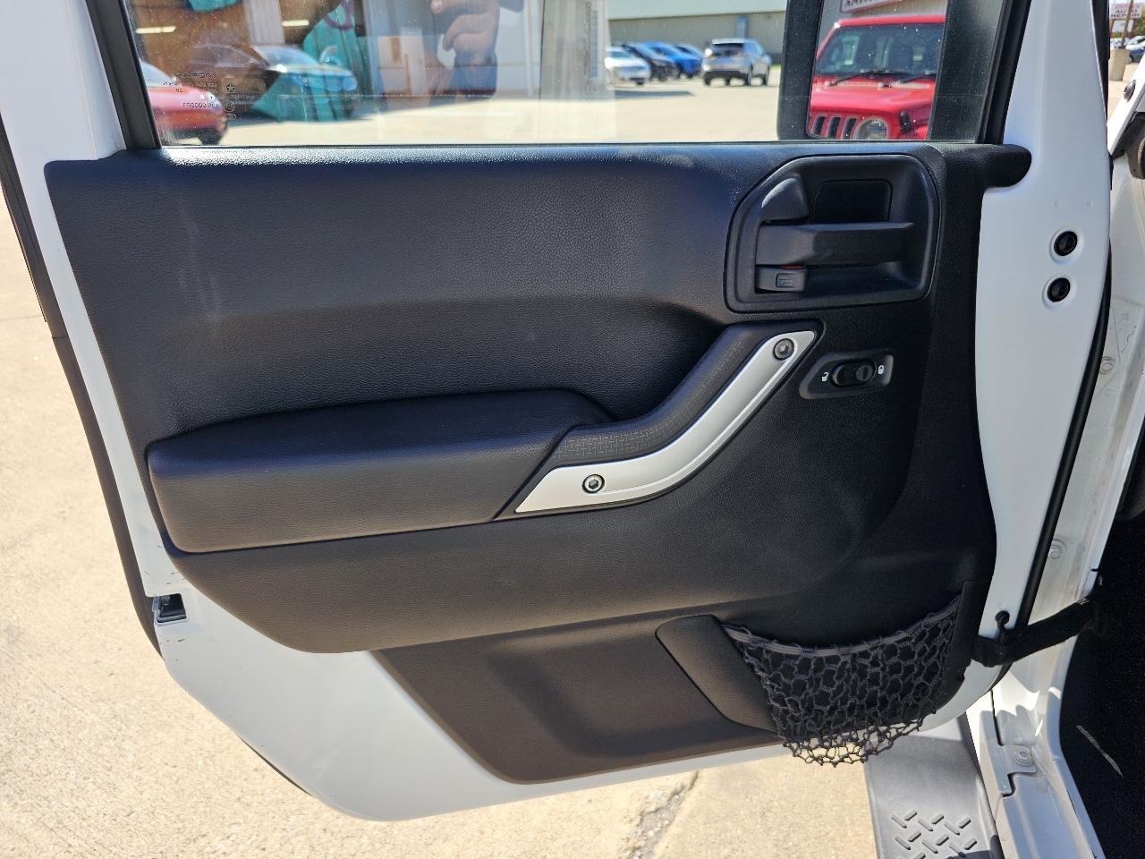 Jeep Wrangler Unlimited Sahara 4WD 2013