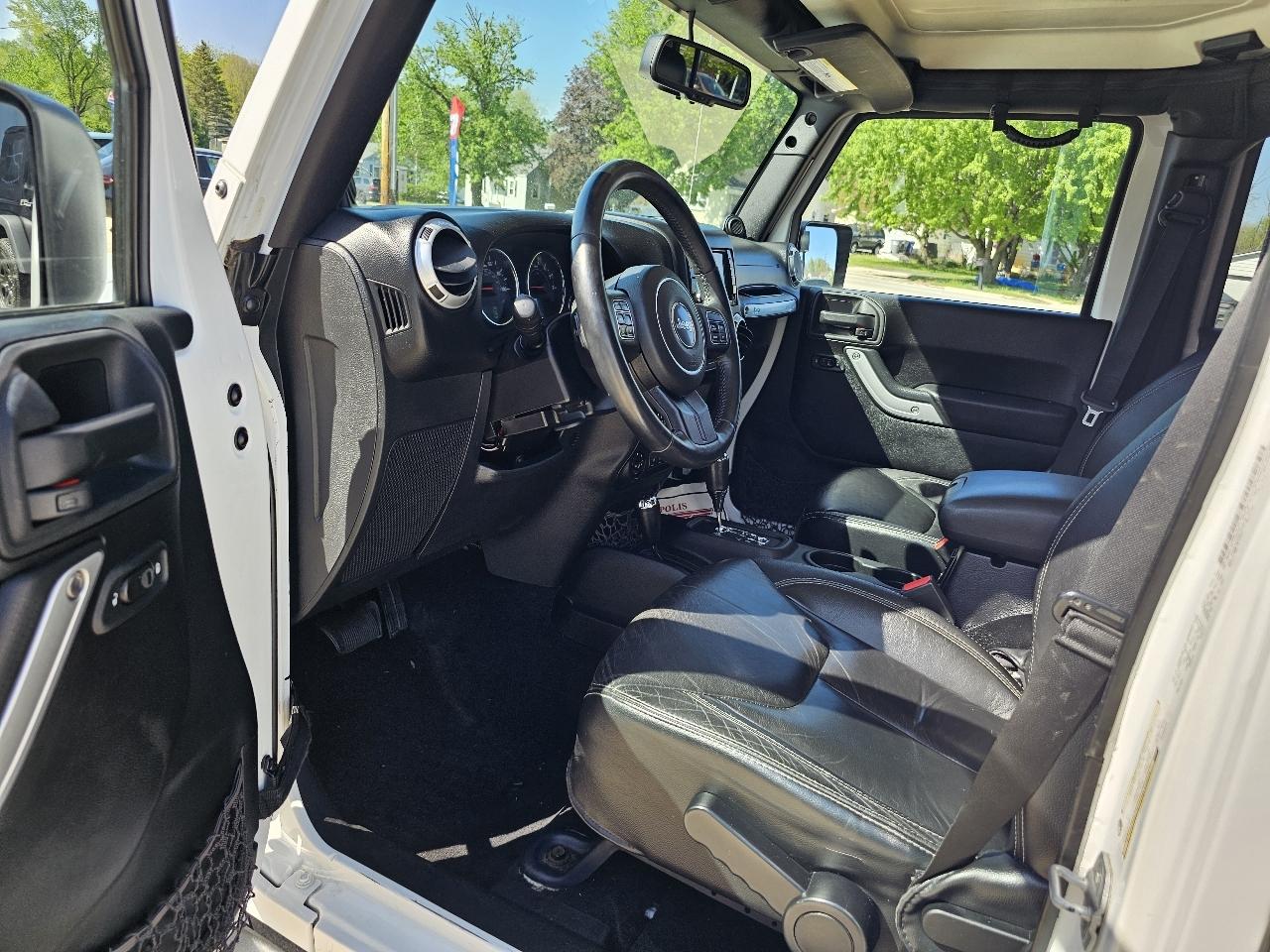 Jeep Wrangler Unlimited Sahara 4WD 2013