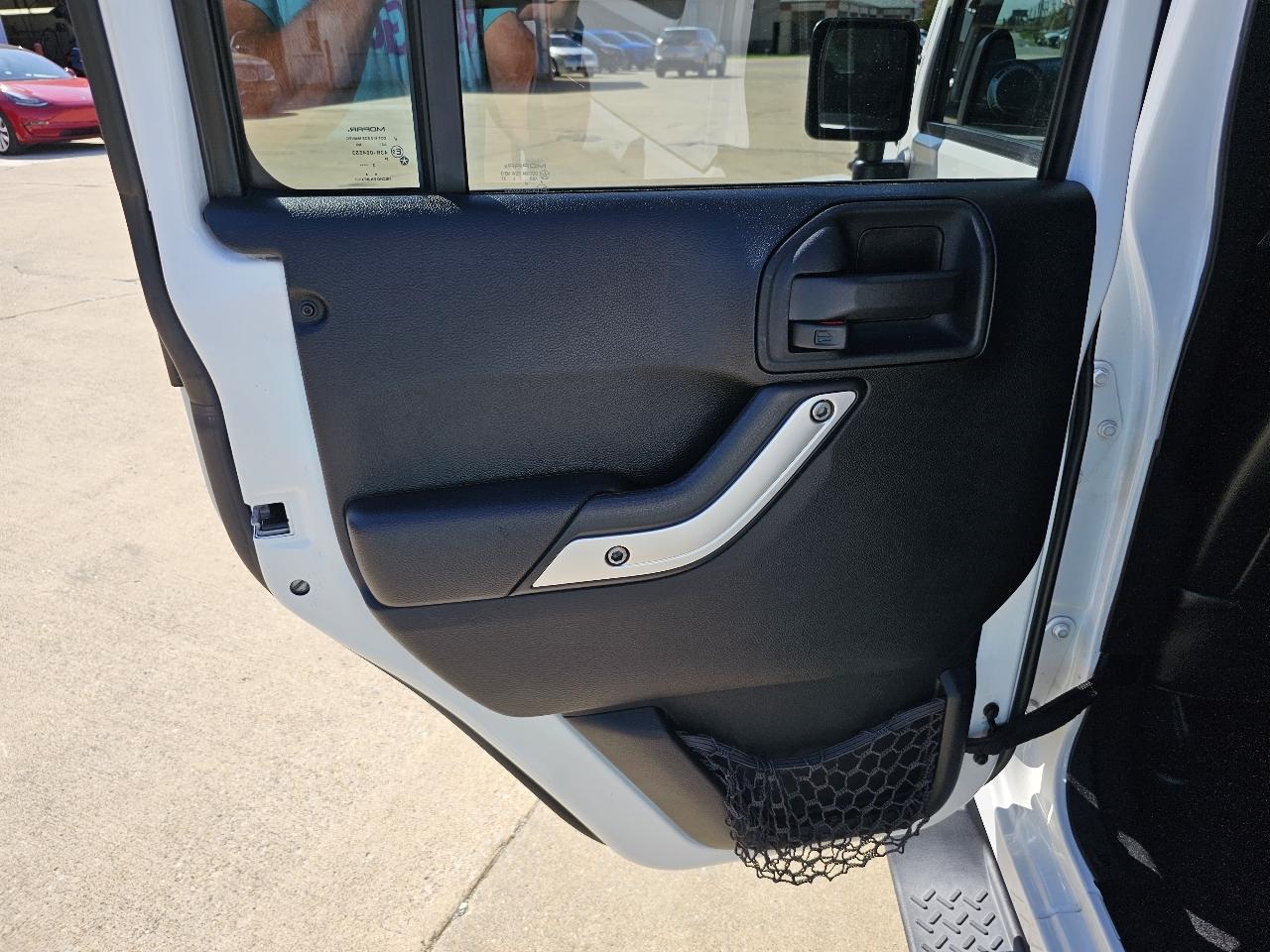 Jeep Wrangler Unlimited Sahara 4WD 2013