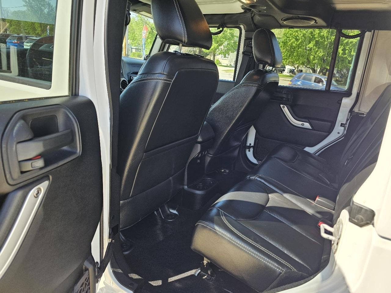 Jeep Wrangler Unlimited Sahara 4WD 2013