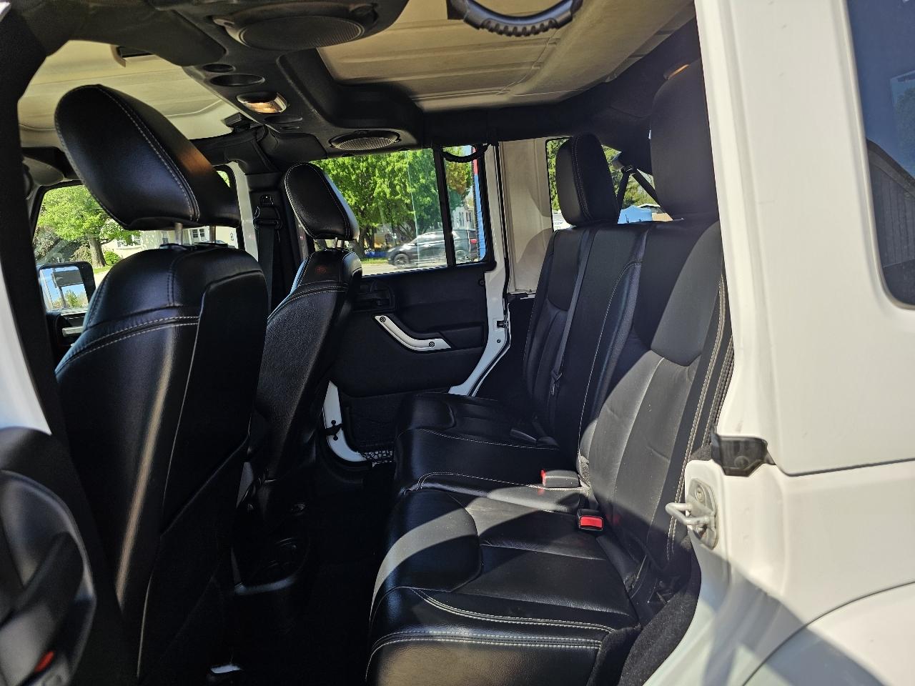 Jeep Wrangler Unlimited Sahara 4WD 2013