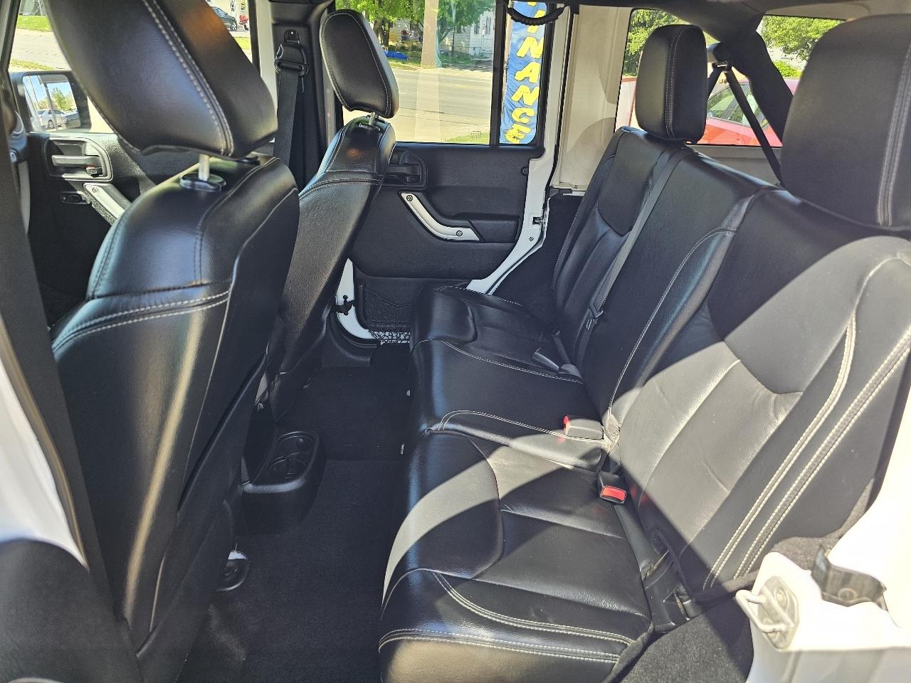 Jeep Wrangler Unlimited Sahara 4WD 2013
