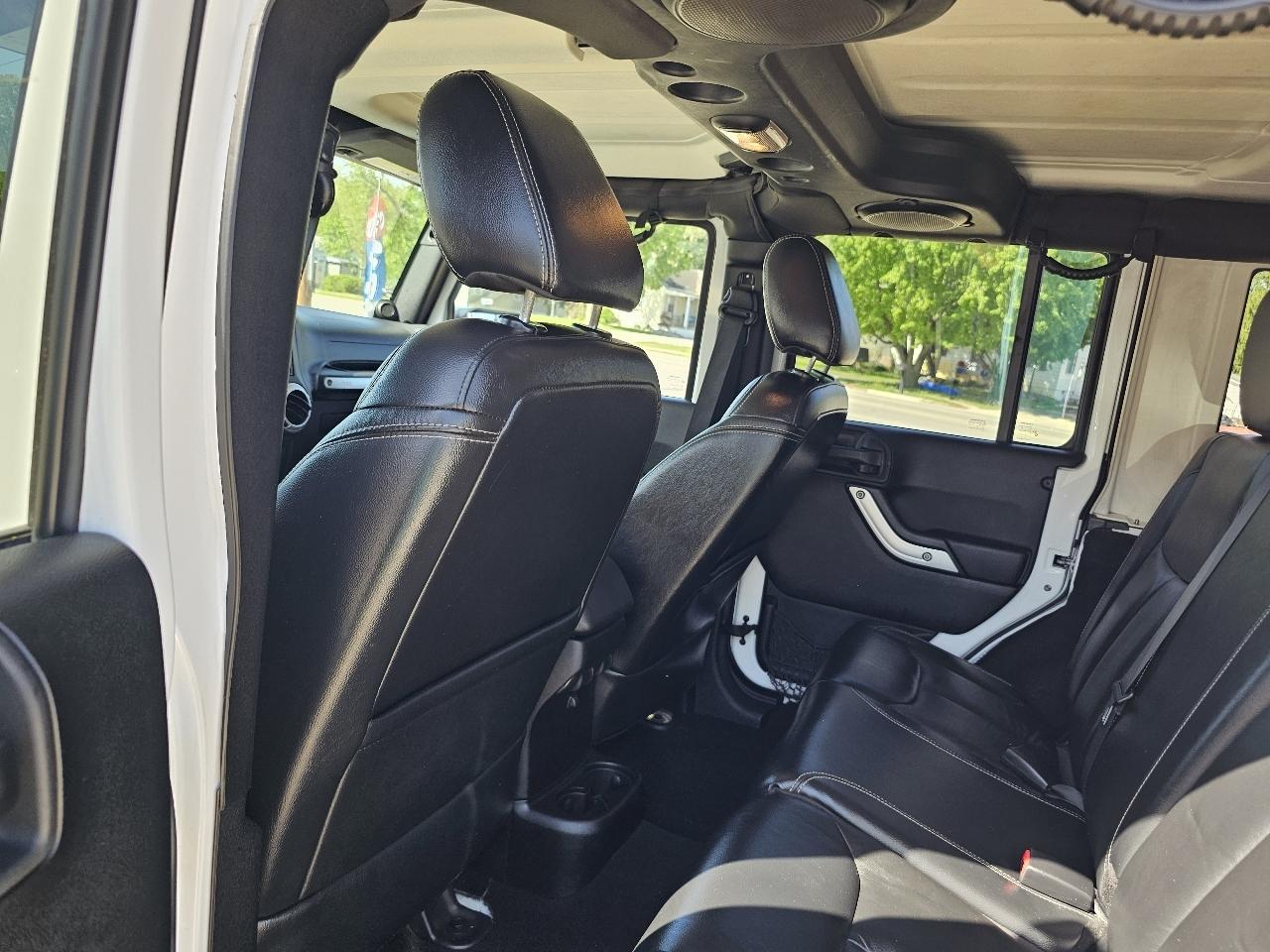Jeep Wrangler Unlimited Sahara 4WD 2013