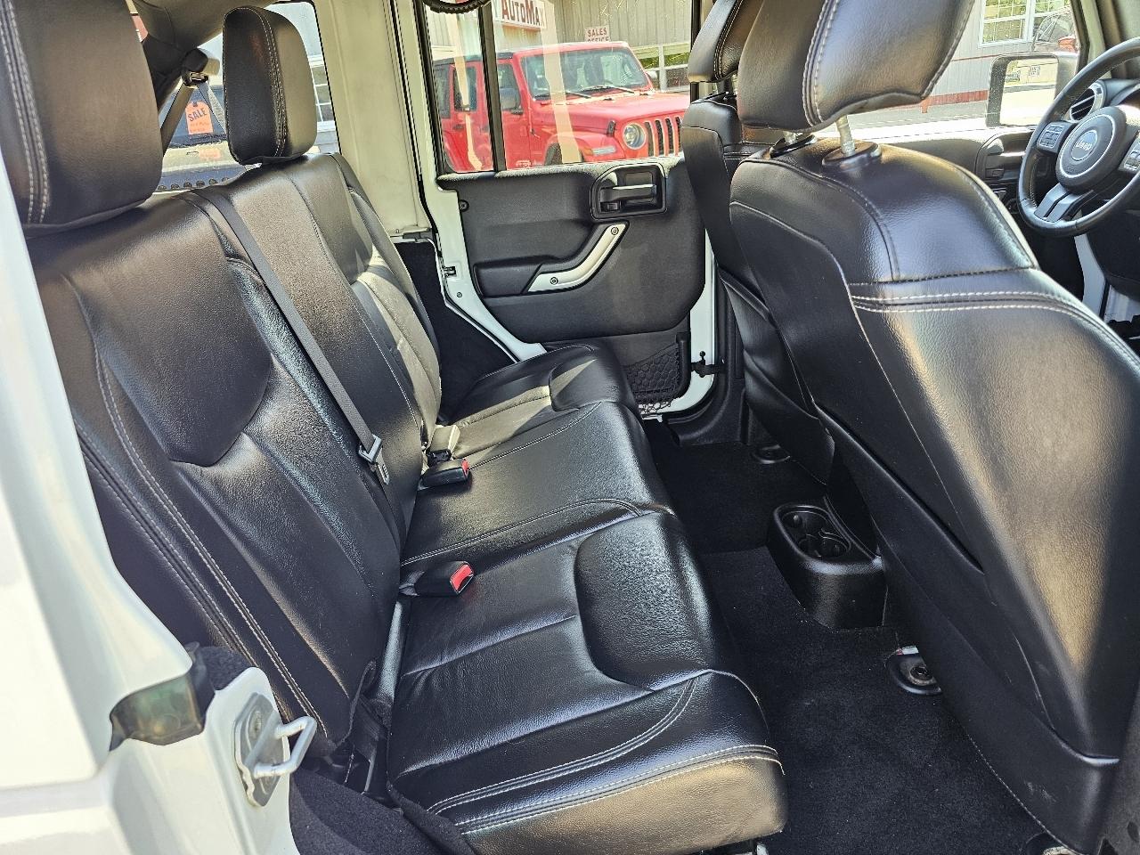 Jeep Wrangler Unlimited Sahara 4WD 2013