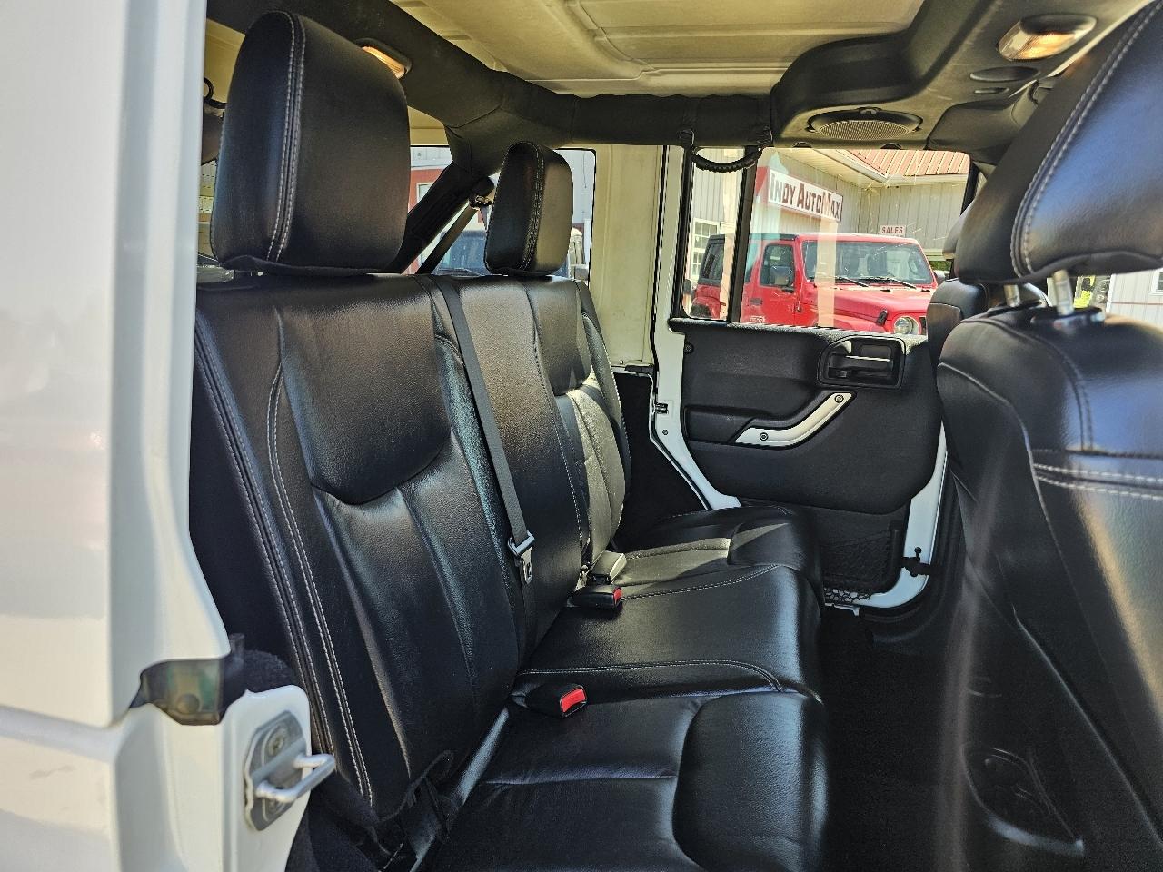 Jeep Wrangler Unlimited Sahara 4WD 2013