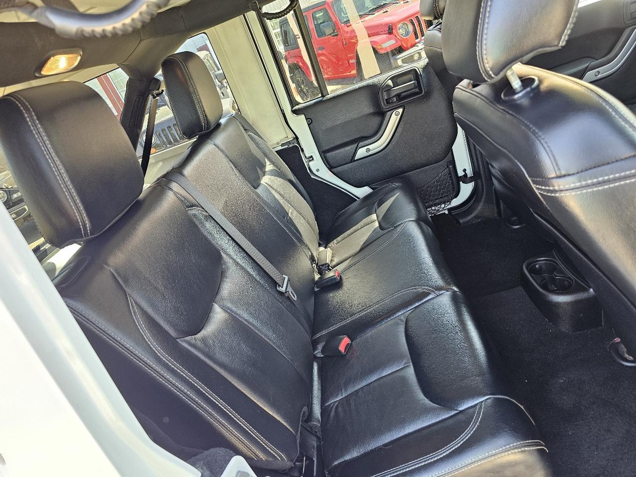Jeep Wrangler Unlimited Sahara 4WD 2013
