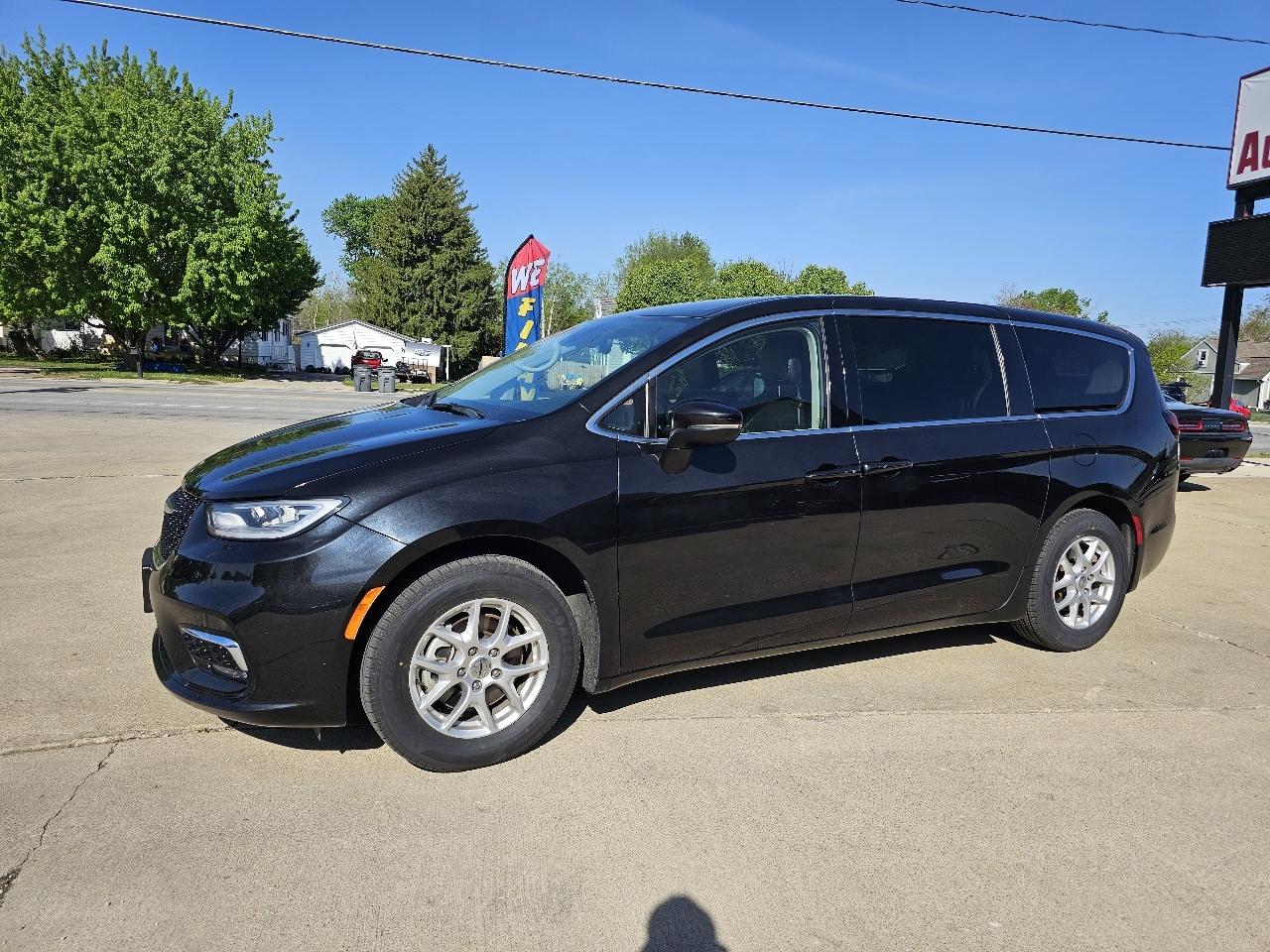 Chrysler Pacifica Touring L 2023