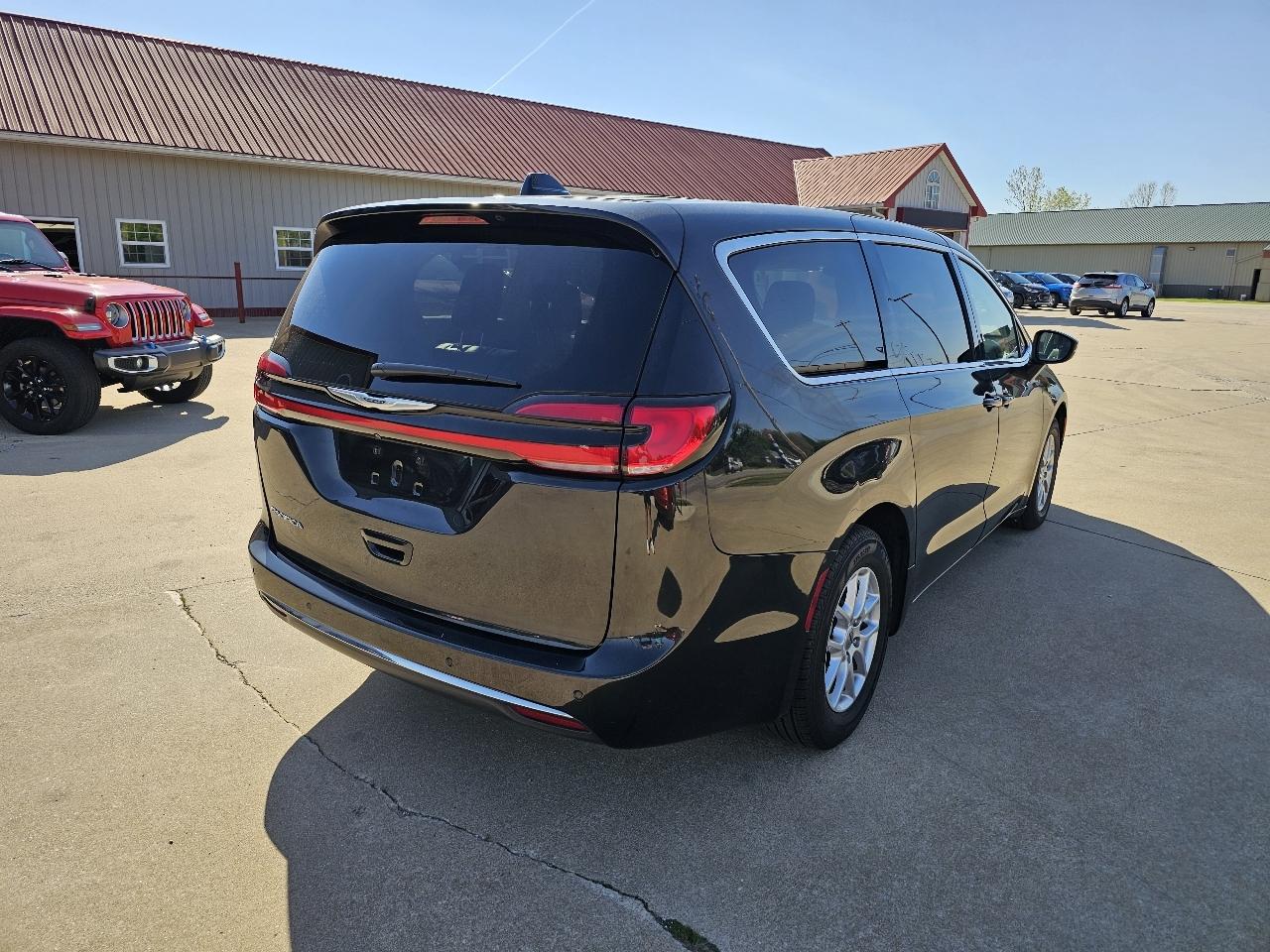 Chrysler Pacifica Touring L 2023