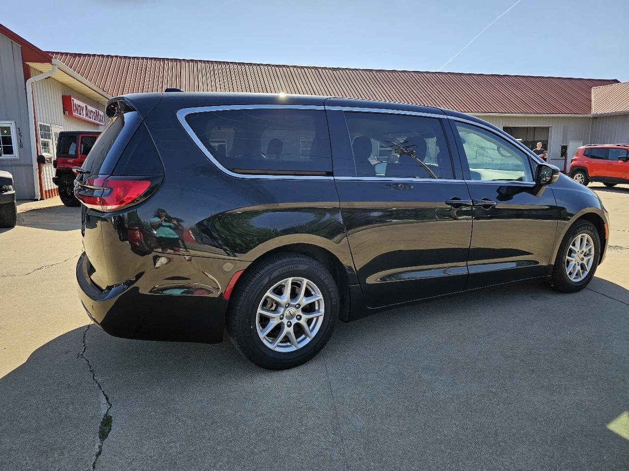 Chrysler Pacifica Touring L 2023