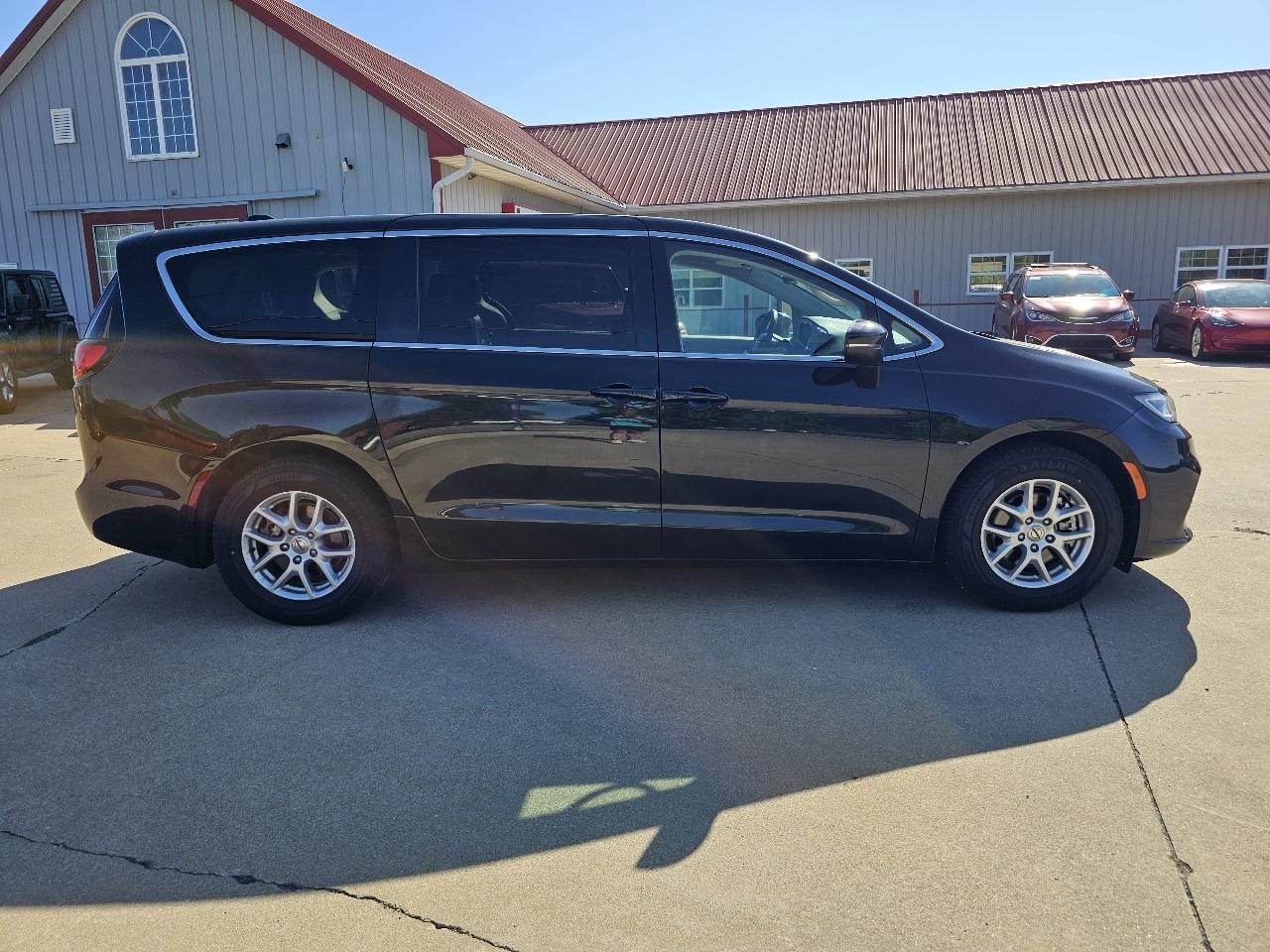 Chrysler Pacifica Touring L 2023