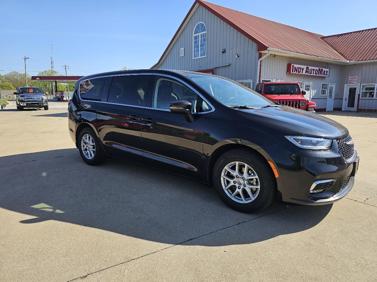 Chrysler Pacifica Touring L 2023
