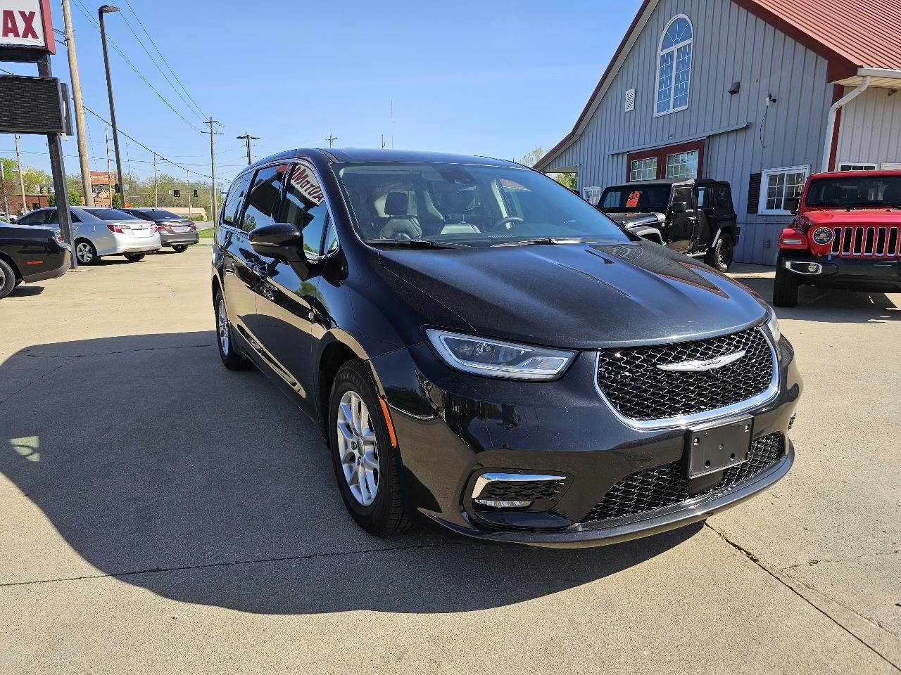 Chrysler Pacifica Touring L 2023