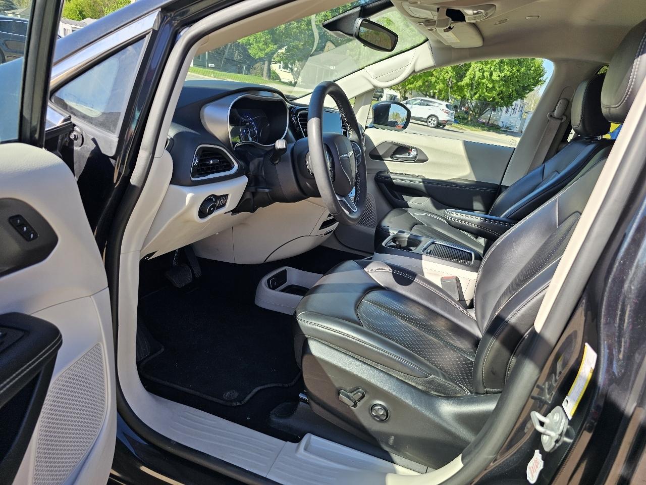 Chrysler Pacifica Touring L 2023