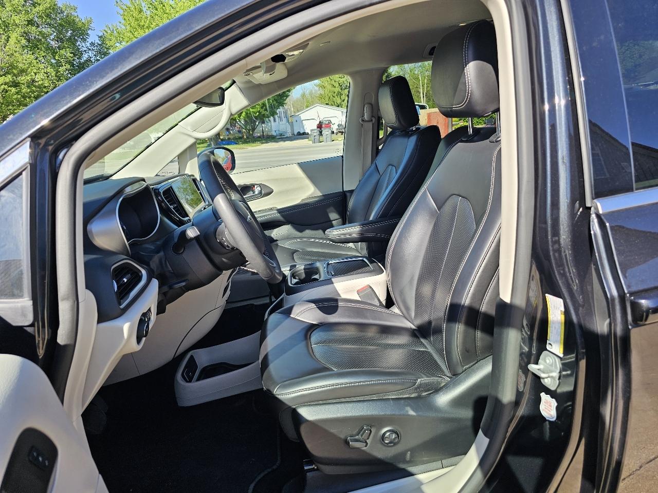 Chrysler Pacifica Touring L 2023