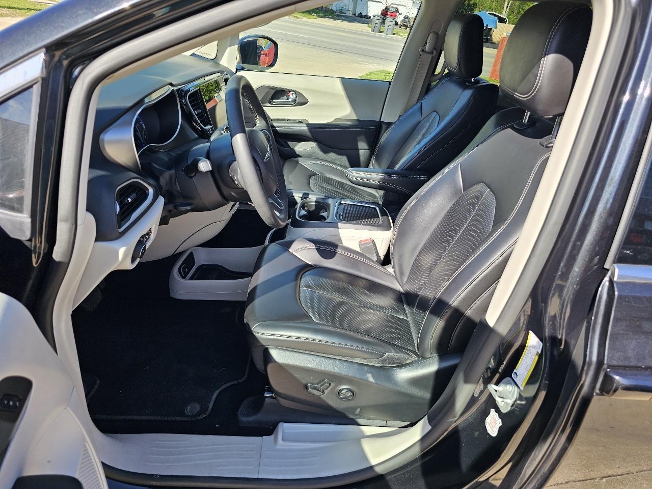 Chrysler Pacifica Touring L 2023